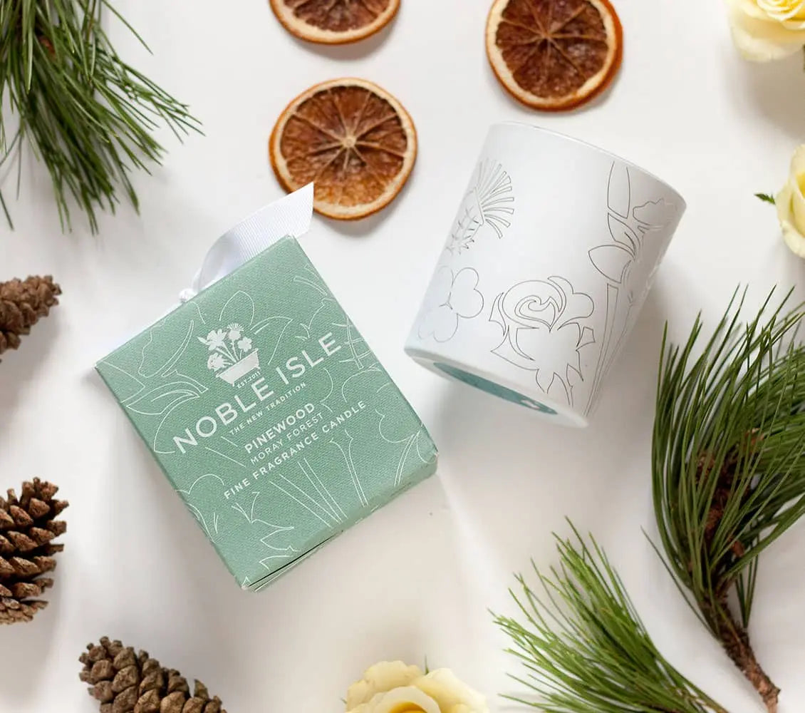 NOBLE ISLE : Fine Fragrance Candles Pinewood