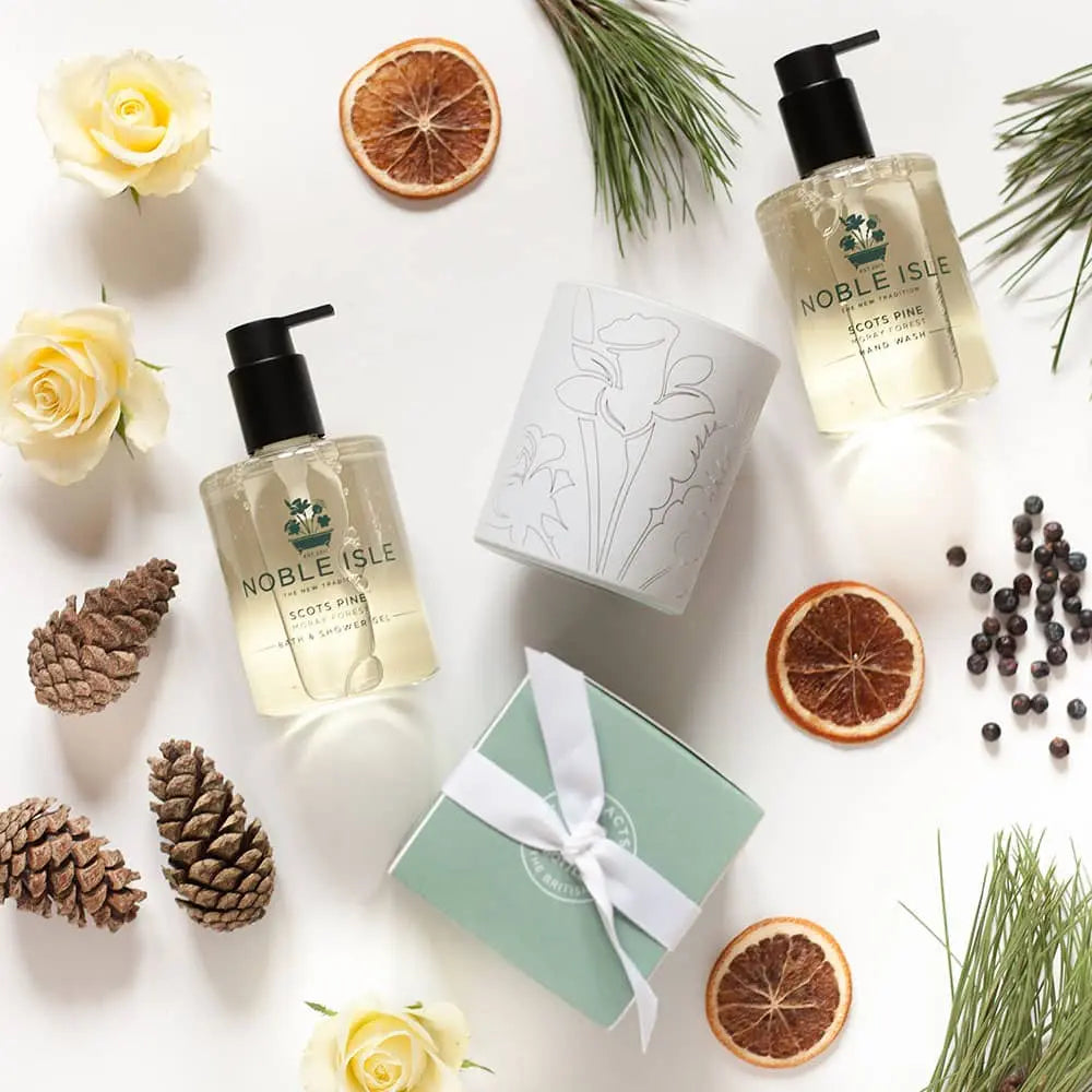 NOBLE ISLE : Fine Fragrance Candles Pinewood