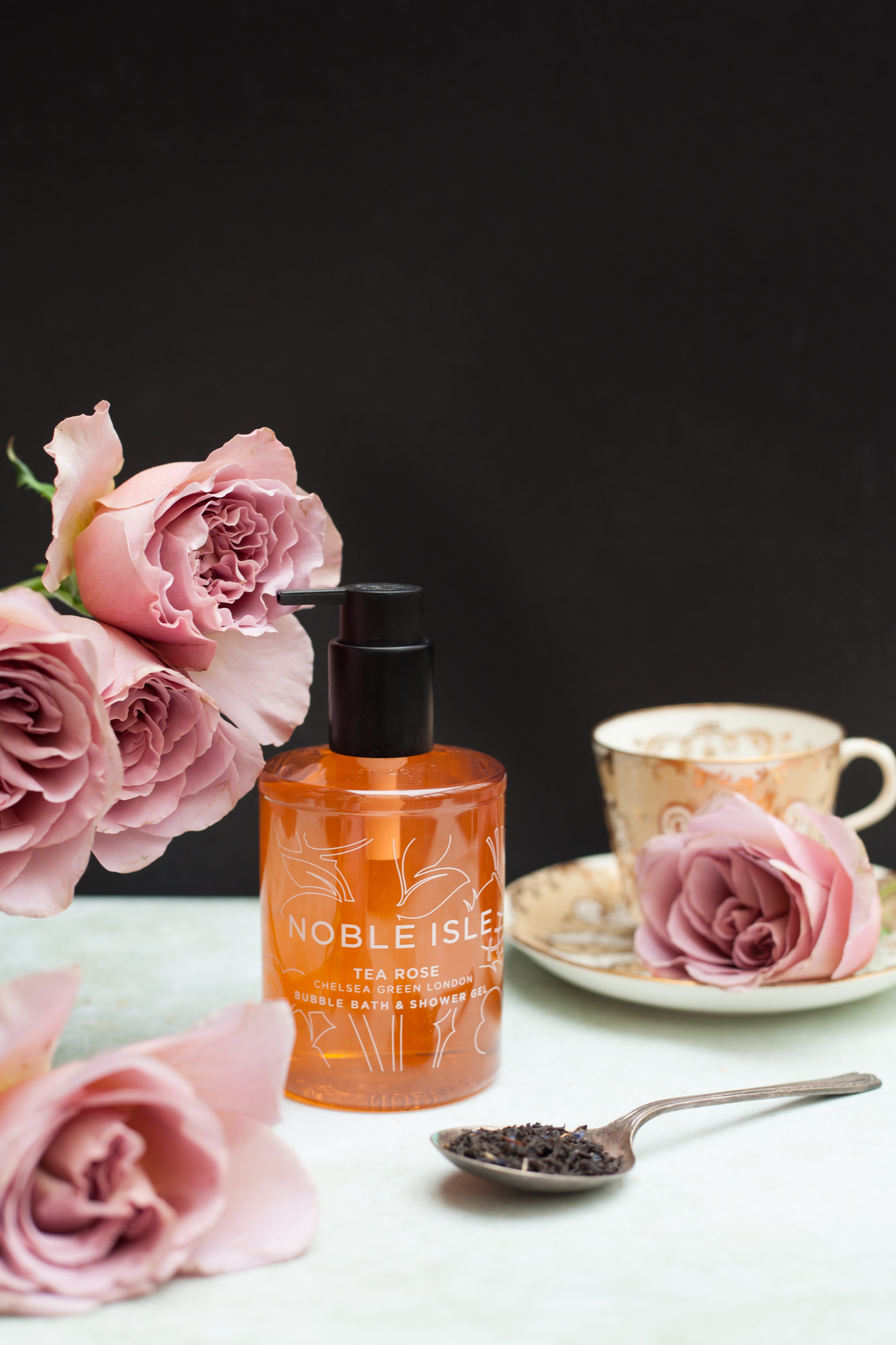 NOBLE ISLE : Bath & Shower Gel Tea Rose